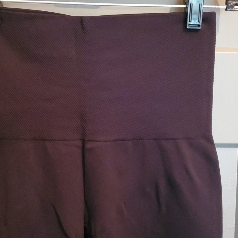 SHAPEWEAR - NEW ASSETS by Spanx shapewear capri pant - Picture 3 of 4